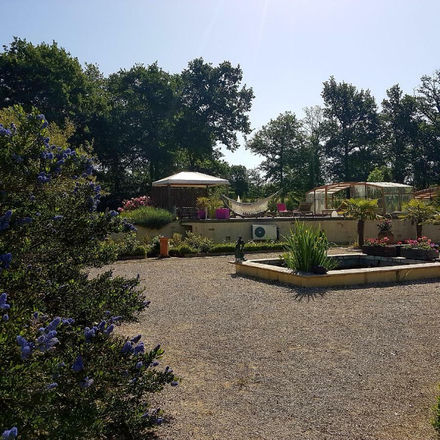 La Table De Pierre Bed and Breakfast Lussas-et-Nontronneau Buitenkant foto